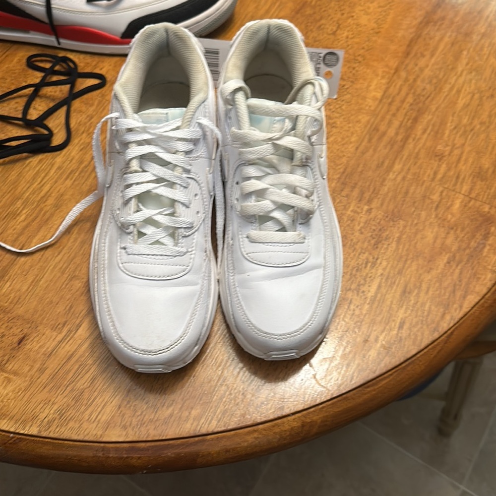 Us 7y Nike air max white on white